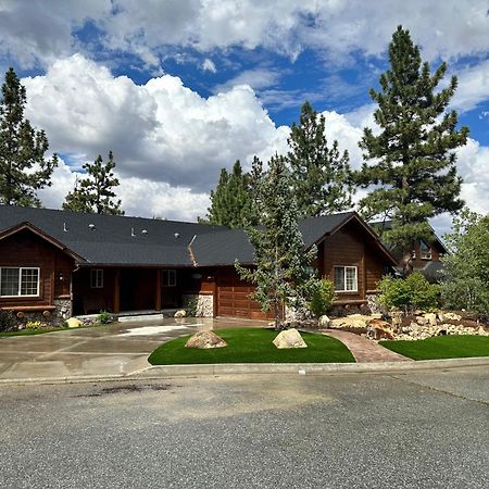Custom Single Story Cabin With Jacuzzi Pool Table & Big Game Room With Arcade Games Big Bear Lake Exterior photo