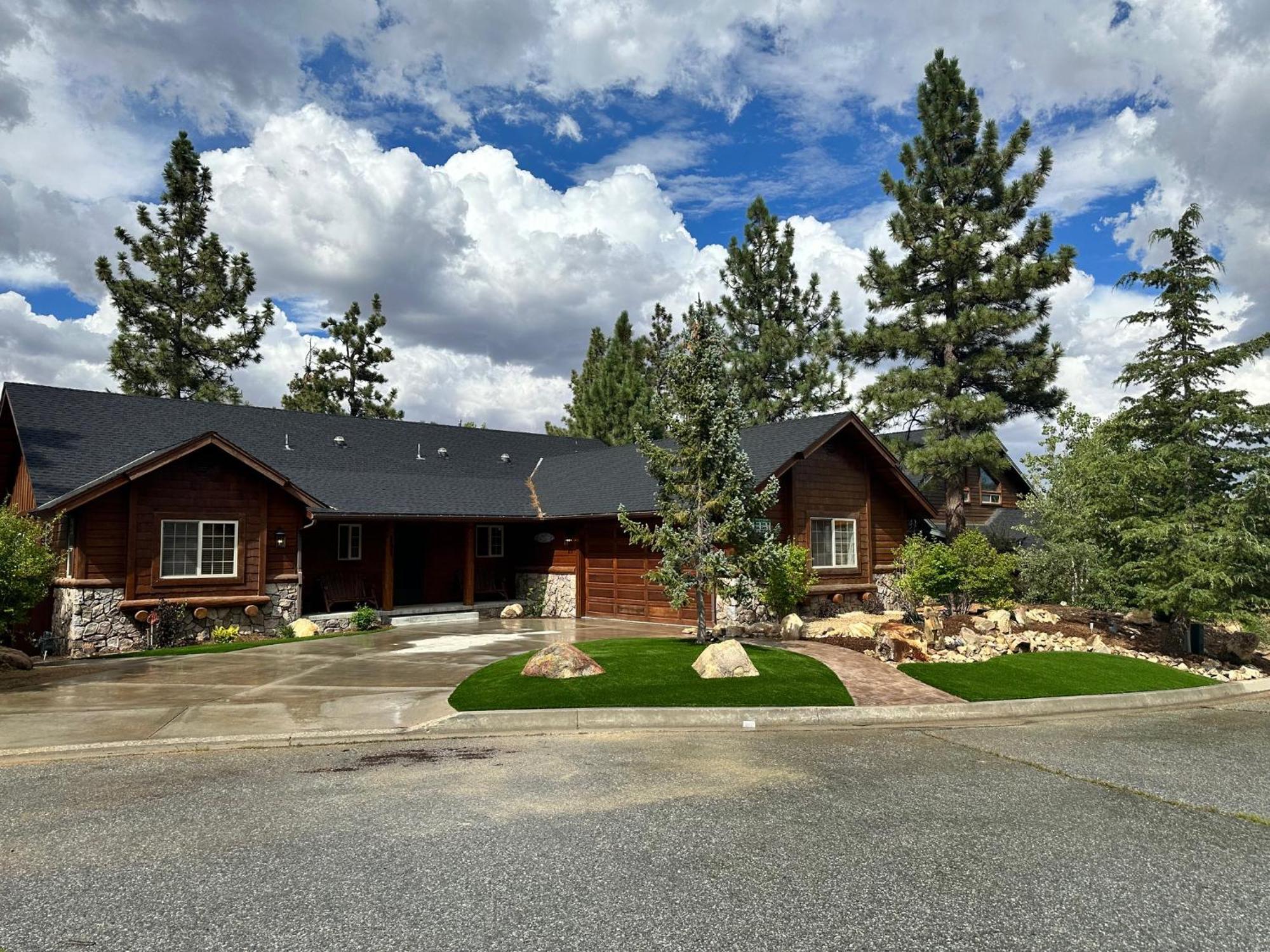 Custom Single Story Cabin With Jacuzzi Pool Table & Big Game Room With Arcade Games Big Bear Lake Exterior photo